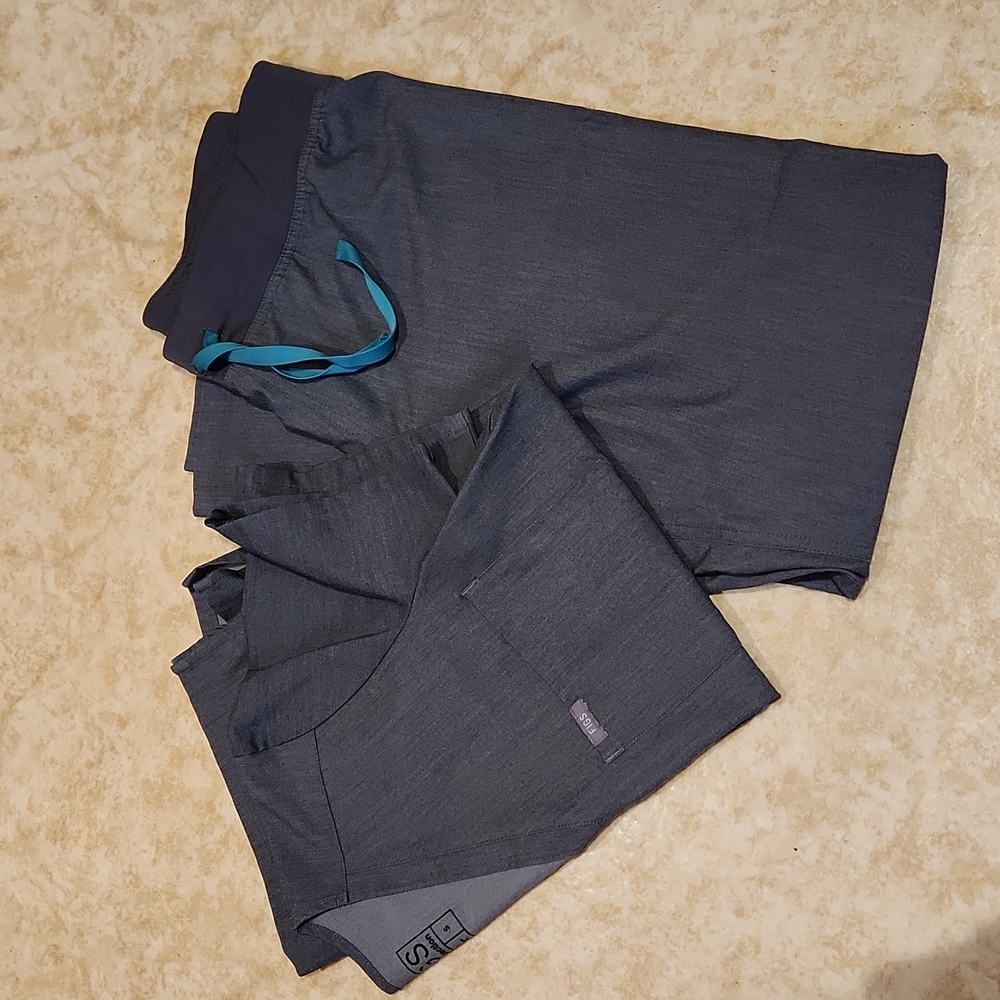 Barely worn Figs set Small
